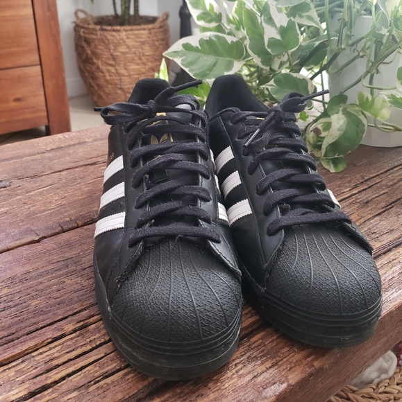 Adidas Superstar Black with White Stripes Men's Sneakers Size 11.5 - Picture 2 of 11